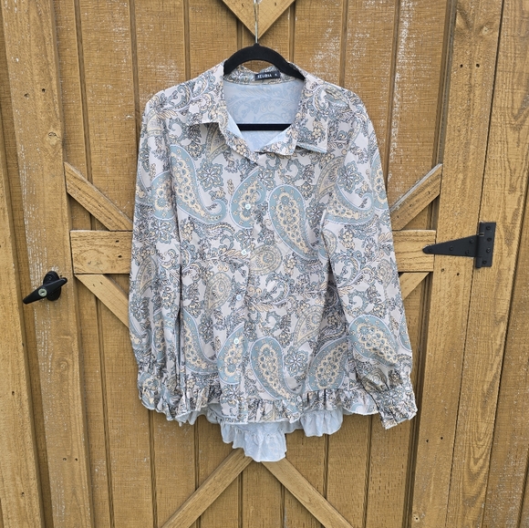 Izuria Tops - Paisley Button Down Shirt